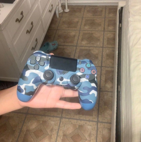 Ps4 blue camo scuff controller - Picture 5 of 5